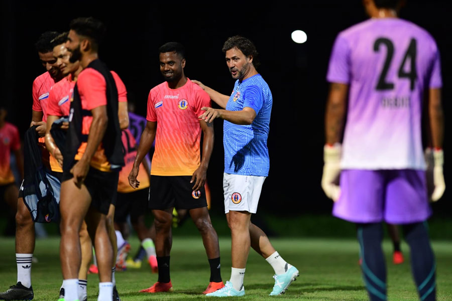 East Bengal coach carles cuadrat starts practice for new season