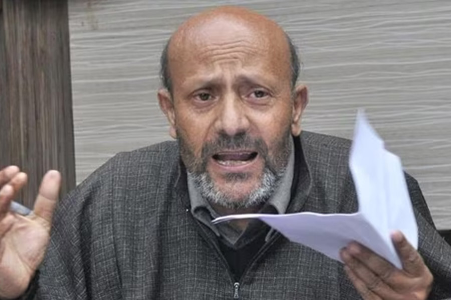 Opposition reacts to interim bail of Rashid Engineer
