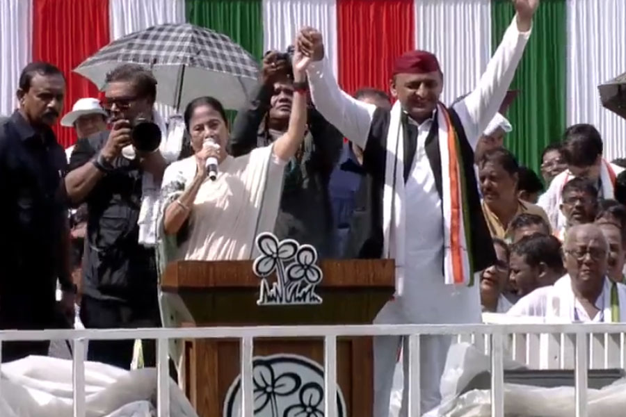 21 July TMC Shahid Diwas: Akhilesh Yadav attends 21 July meet, supports Mamata Banerjee