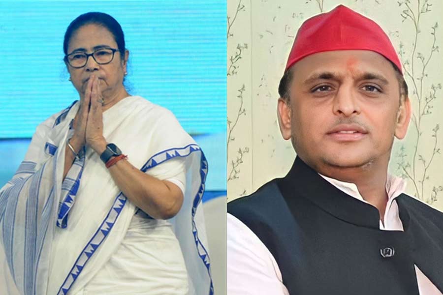 Kolkata RG Kar Doctor Murder: Akhilesh Yadav Defends Mamata Banerjee