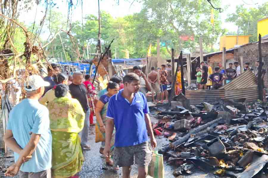 8 years old child died in fire incident in Medinipur