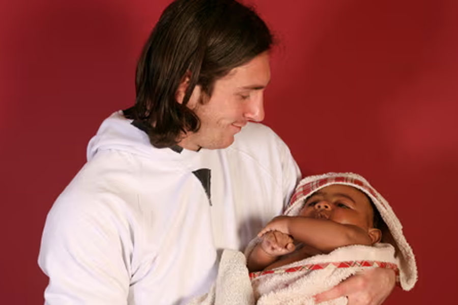 Lamine Yamal's father had a special reaction to his son's viral photo with Lionel Messi