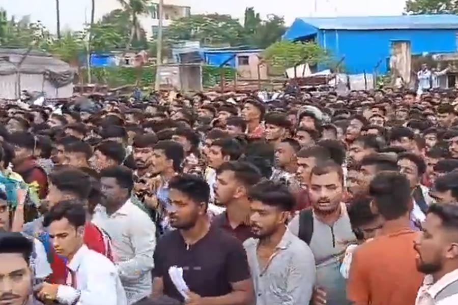 600 jobs, 25,000 seekers: Air India drive sets off stampede fear in Mumbai