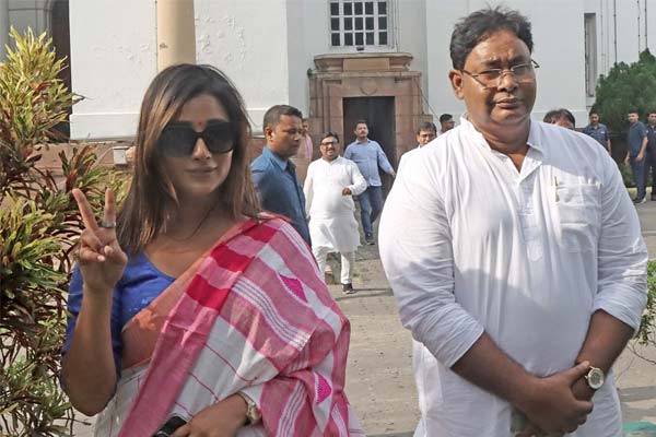 Sayantika-and-Reyat