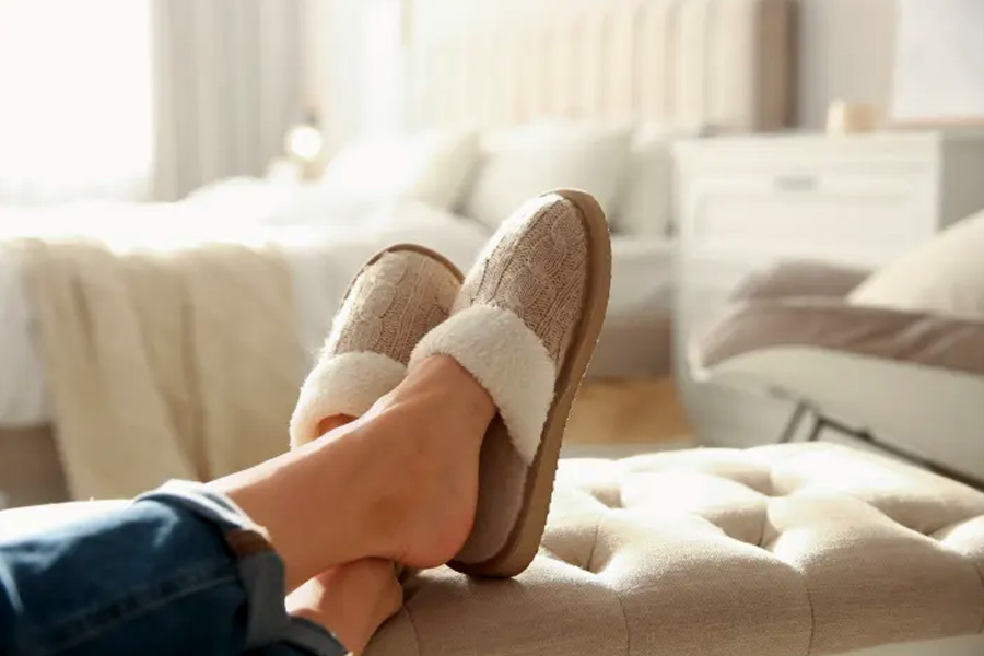 Do not wear shoes and slippers to these places of home, know this Vastu tips for home