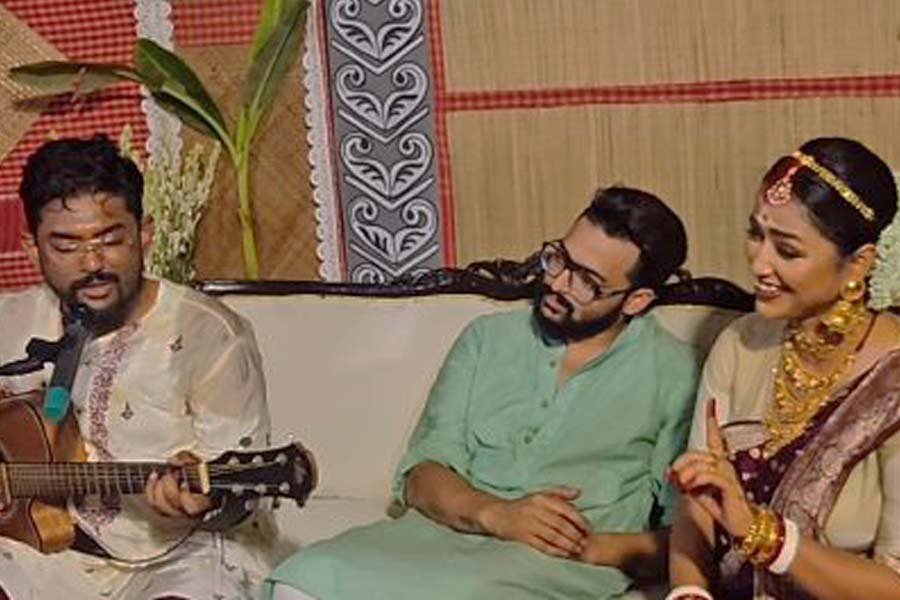 Shovan Ganguly sang for Sohini Sarkar at wedding