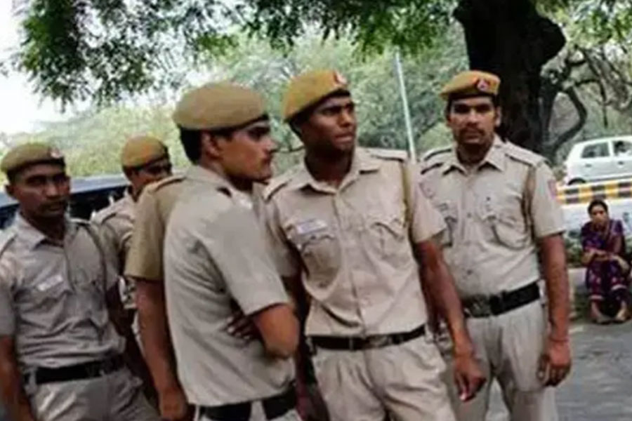 Cops attacked at Chopra
