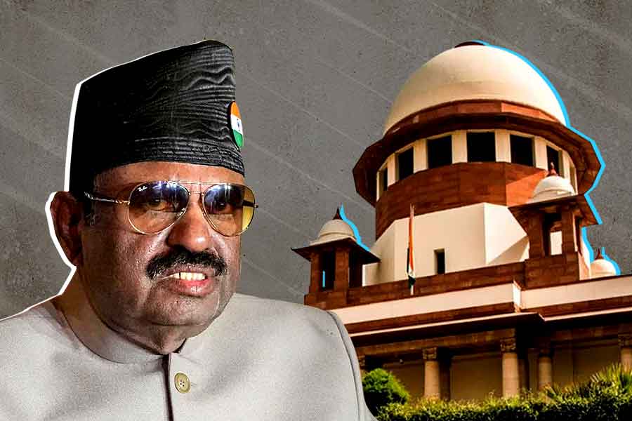 Supreme Court issues notice to union on West Bengal's petition against Governor