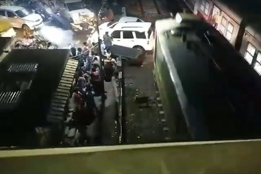 collision between car and express train in khardaha station