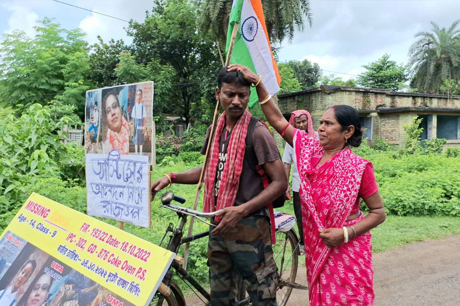 Durgapur: Man reached raj bhavan, seeks justice for sister and nephew-niece