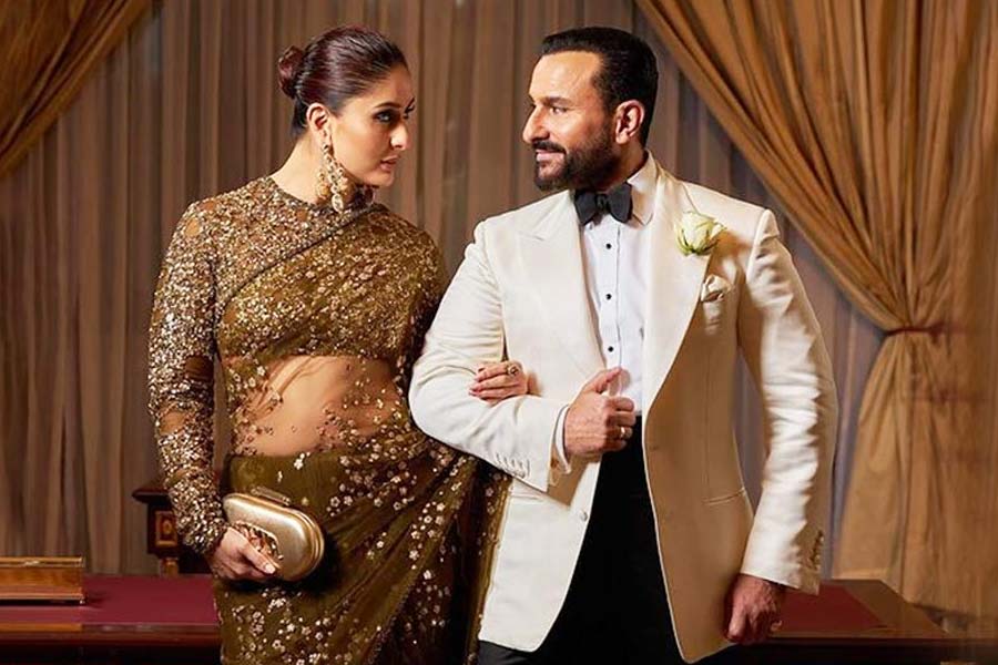 Saif Ali Khan flaunts toned abs, Kareena Kapoor shares new pic from holiday