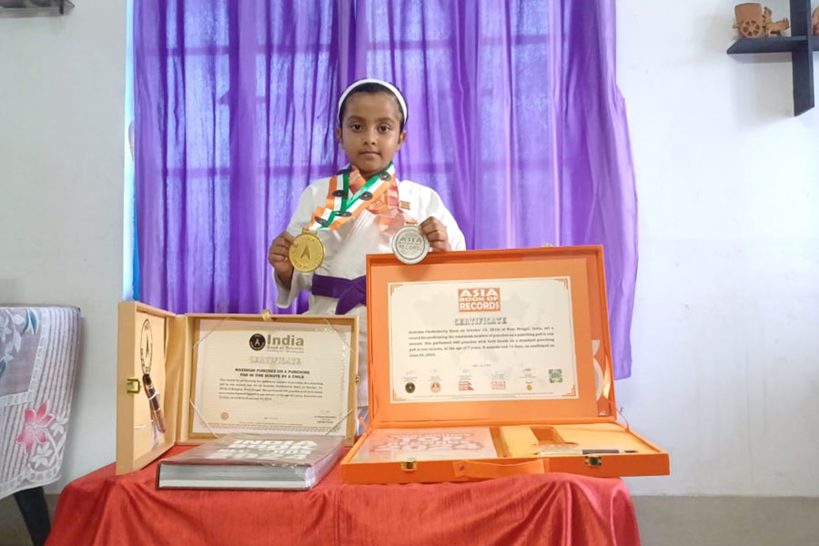 Hooghlys Aratrika set Asian and Indian records in karate