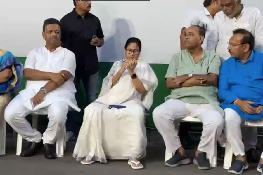 Mamata Banerjee visits Dharmatala stage ahead of 21 July, conveys special message