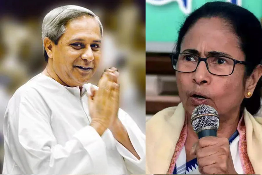 Naveen Patnaik requests Mamata Banerjee for smooth potato supply in Odisha