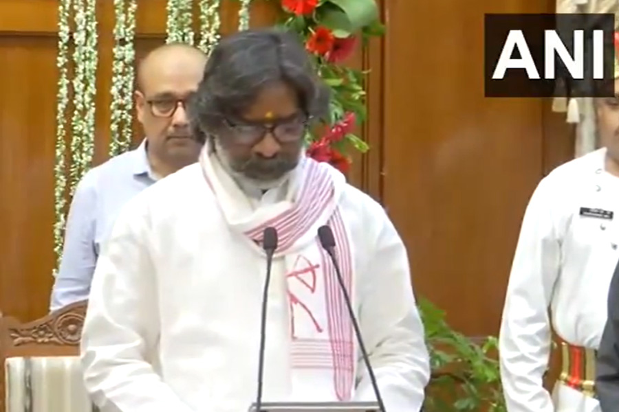Hemant Soren takes oath as CM of Jharkhand