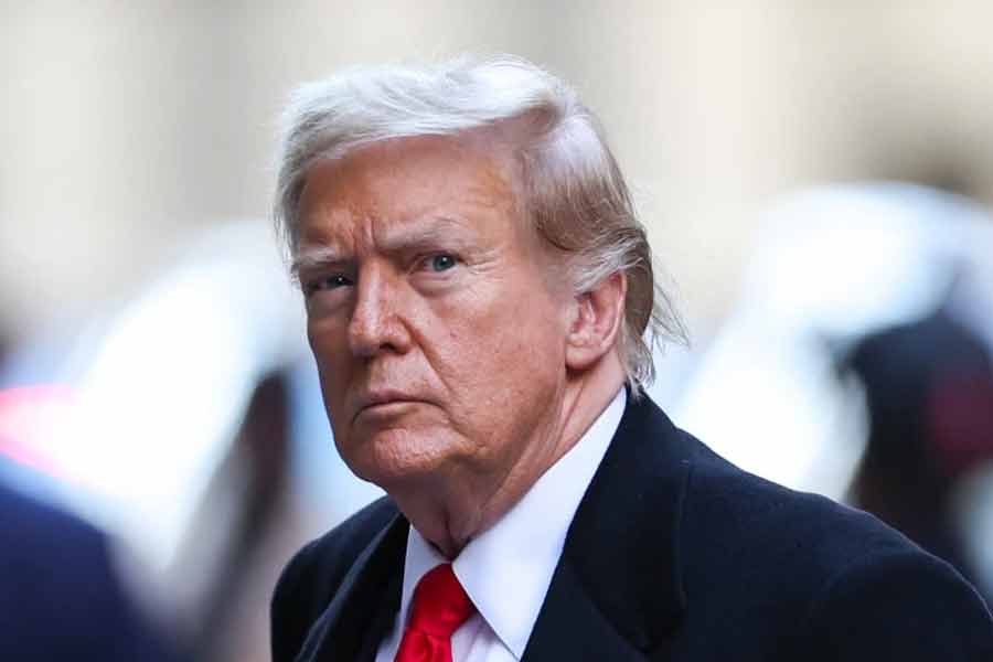 Donald Trump's campaign says its emails hacked, blames Iran