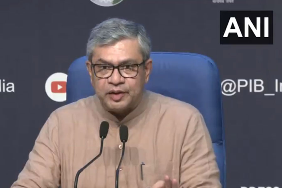 Centre announces major issues including funds of PM Awas Yojana and other five schemes