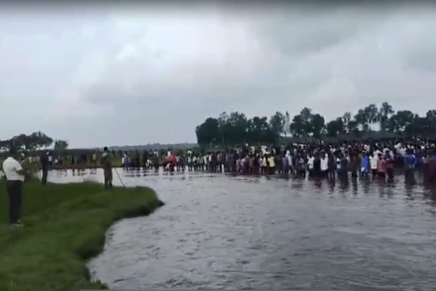 Bangladeshi minority people seeking refugee in India near Cooch Behar border