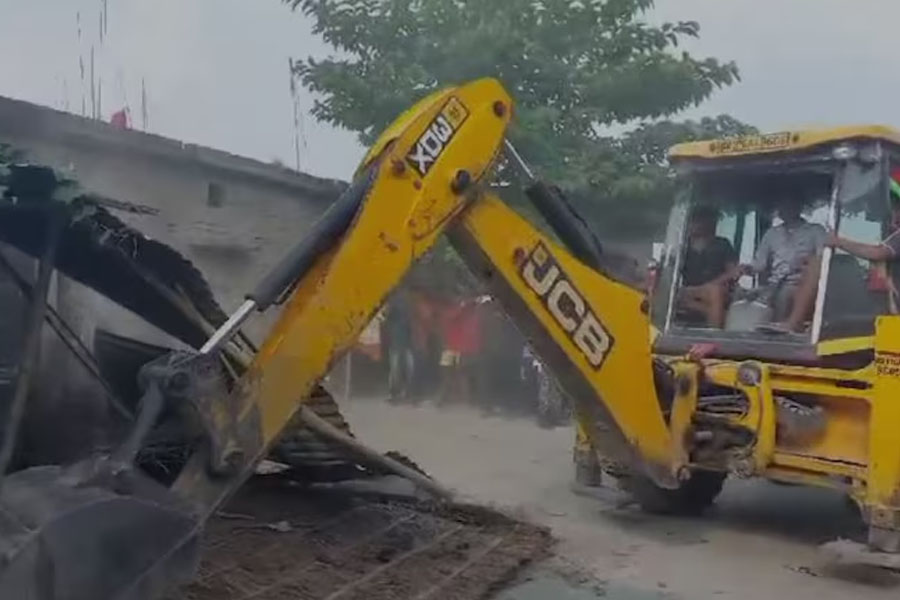 Yogi model in Bihar Bulldozer Action on accused house of dalit girl murder