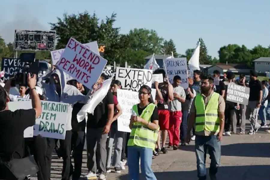 Students protest against Canada over deportation fears