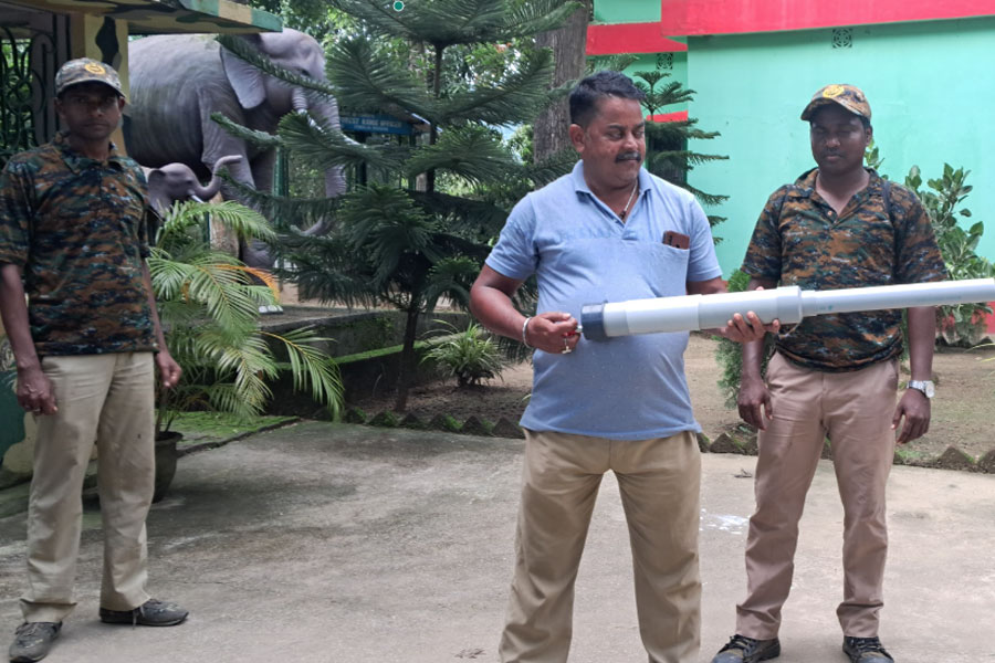 EXCLUSIVE: Forest workers apply eco-friendly 'Gaja Shastra' firearms to deport elephants in Purulia