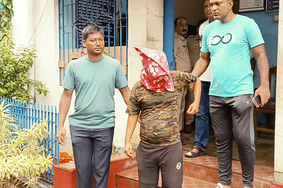 Civic Volunteer arrested in Krishnanagar on charges of fraud