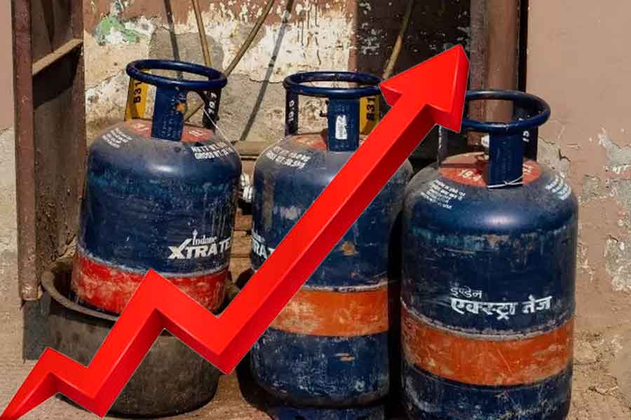 Commercial LPG gas cylinder price hiked by rupees 6