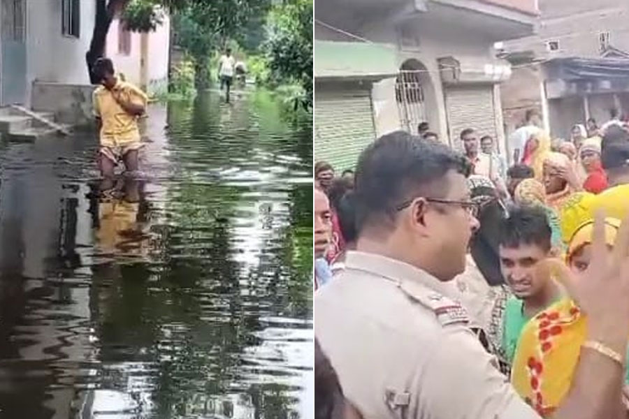 Locals surrounded the councillor's house in Maheshtala for electricity issue
