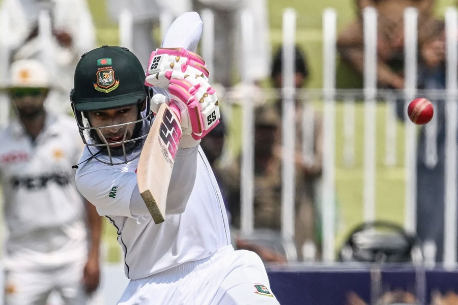 Bangladeshi Cricketer Mushfiqur Rahim donates his player of the match prize money to flood victims of Bangladesh