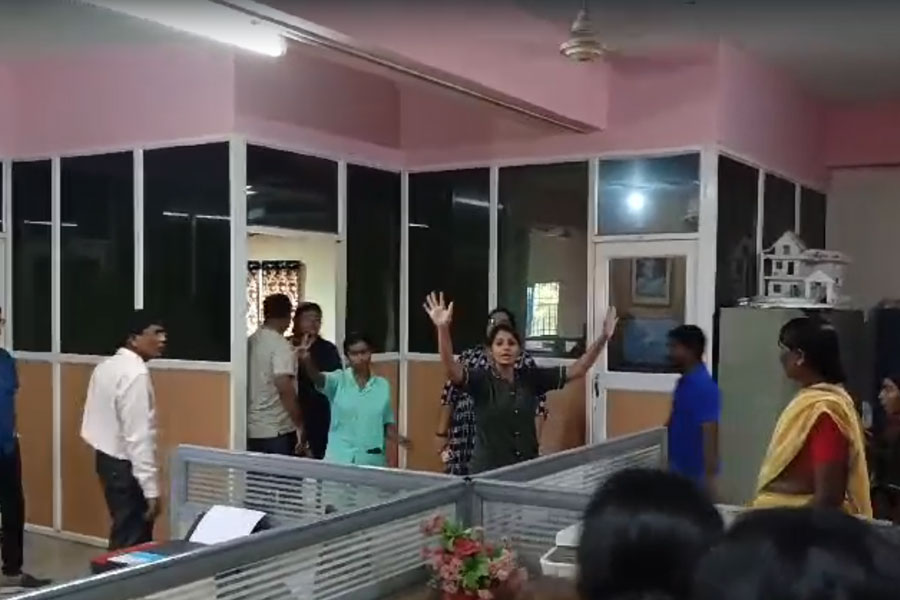 Nursing students in Barasat face attack by miscreants into the hostel, protest