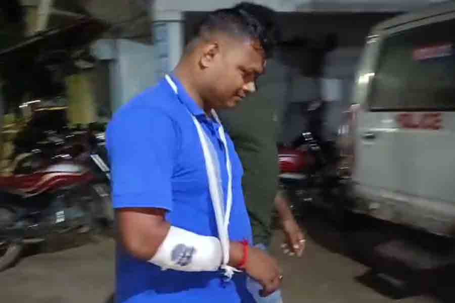 Police allegedly beaten up by Rape accused in Hasnabad