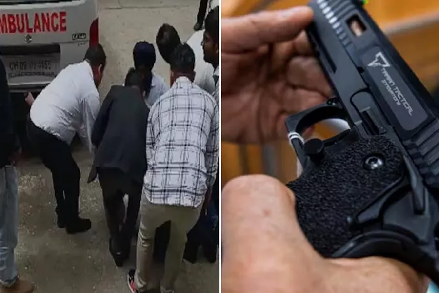 Ex-Cop Shoots Dead Bureaucrat Son-In-Law in a Chandigarh Court