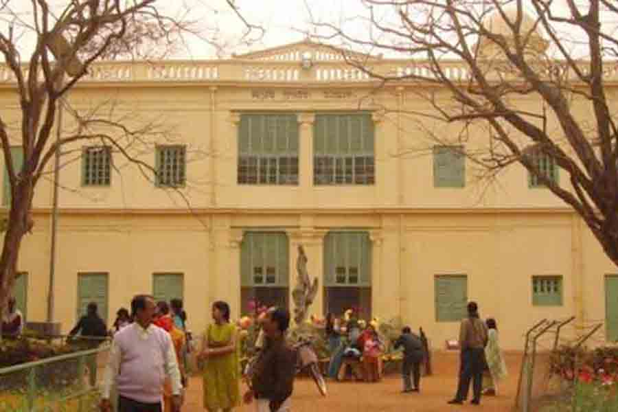 Body of a student of Visva-Bharati University found in Hostel