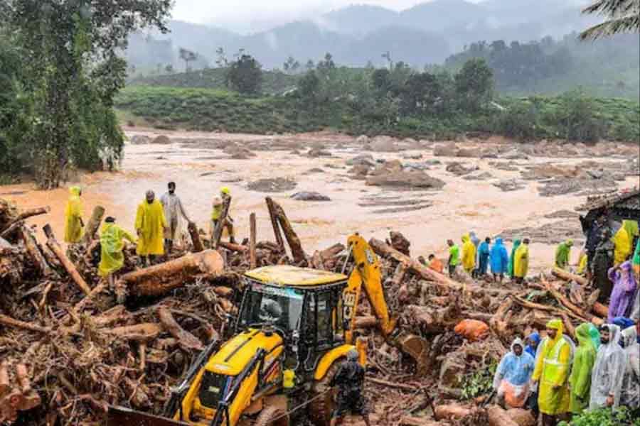 Wayanad Landslides: 242 migrant workers of West Bengal trapped in Wayanad