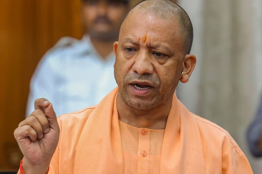 Yogi Adityanath announces 25 lakh help for killed in Maha Kumbh