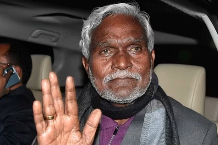 Champai Soren reportedly went to Delhi with 6 MLAs