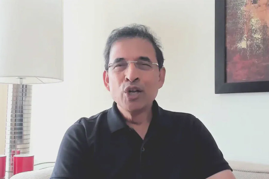 Harsha Bhogle slams indigo on allegation of harassing old couple