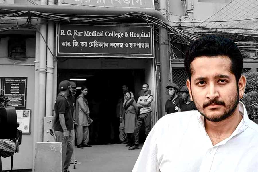 RG Kar: Parambrata Chatterjee questions Mamata Government, slams opposition parties