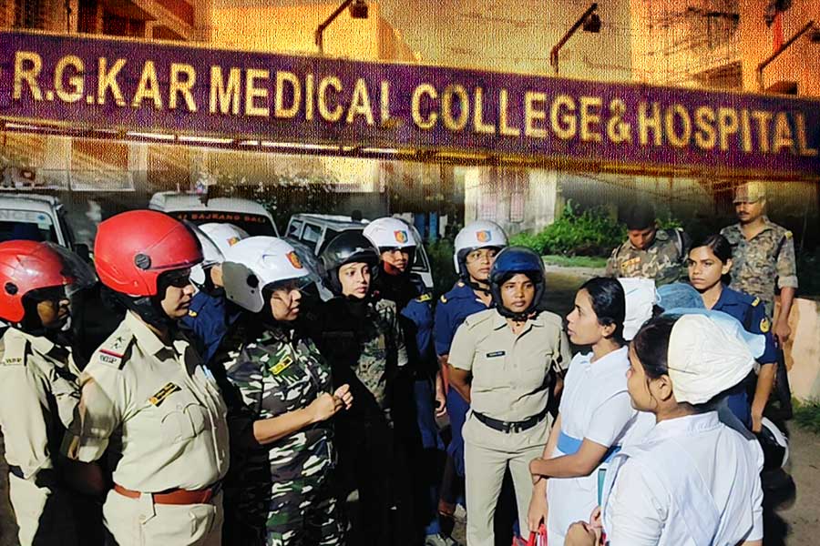 Purulia Police's Winners Team Visits Hospital for Safety and Security After RG Kar Incident