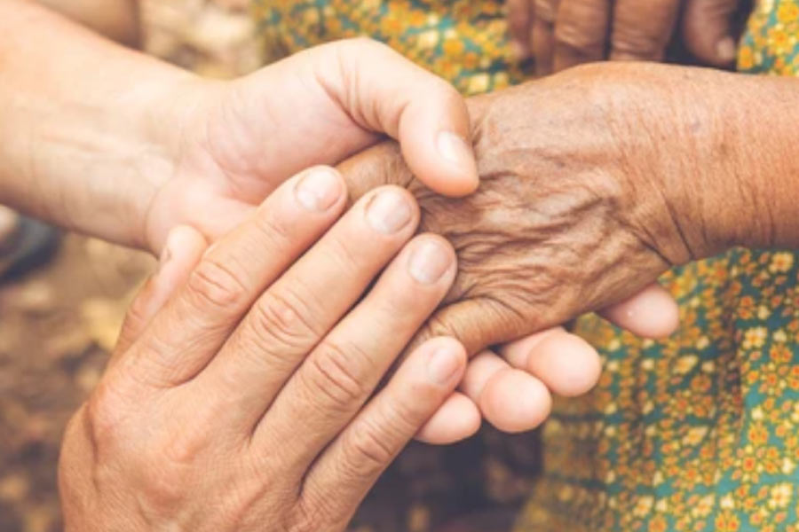 After 37 year search China parents reunite with long-lost son