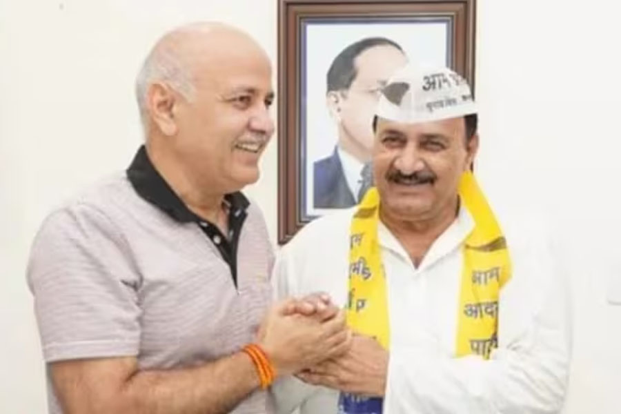 AAP accuses BJP of kidnapping its councillor who switched party 3 days ago