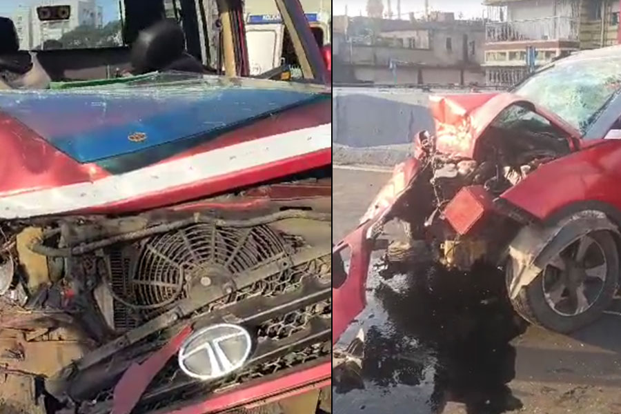 Accident in Kolkata: two cars collide on AJC Bose flyover, many injured