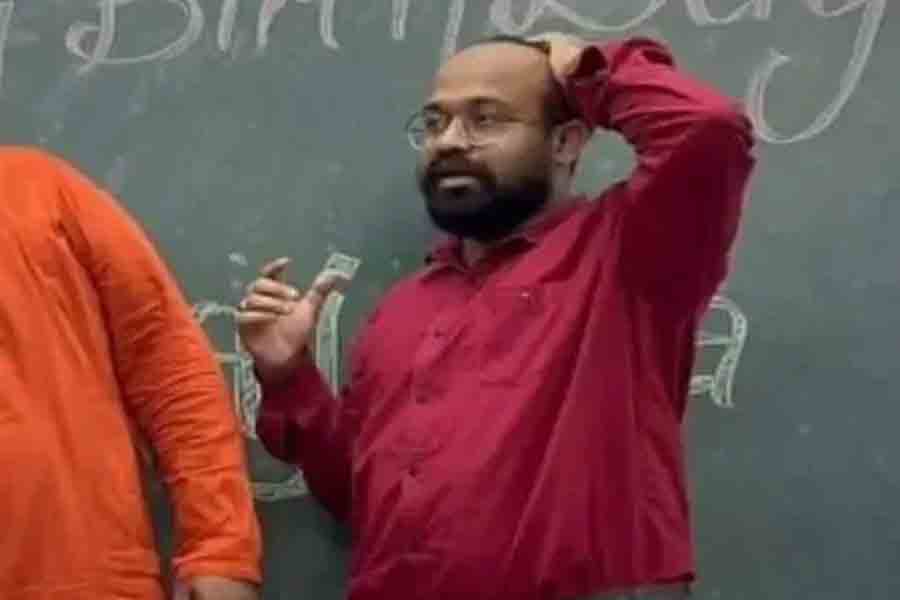 R G Kar Case: TMCP suspended Avik Dey with immediate effect