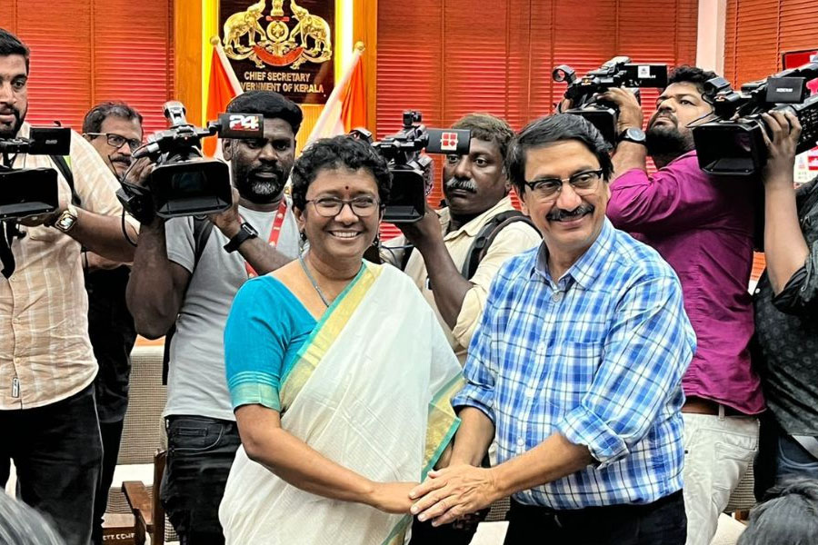 Husband retires, Wife takes the chair of chief secretary in Kerala