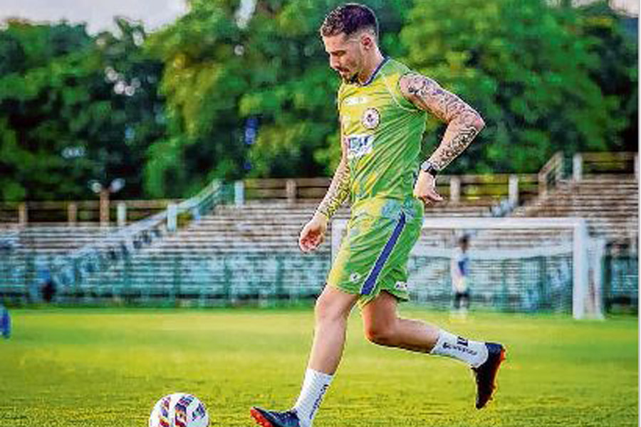 Jamie Maclaren joins Mohun Bagan practice after injury