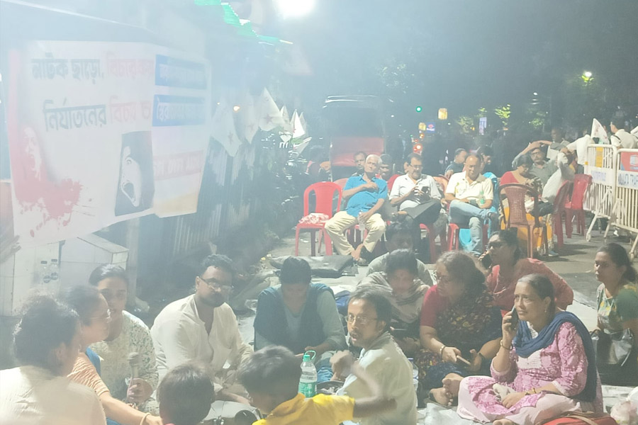Left front workers in Dharna over RG Kar case in Shyambazar
