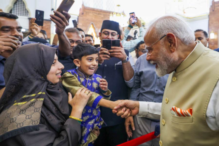 PM Modi visited the renowned Omar Ali Saifuddien Mosque in Brunei
