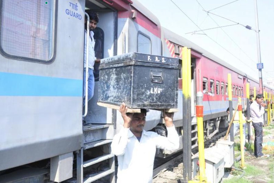 Rail guards may call strike against withdrawing Line Box resulting Chakka jam before Durga Puja