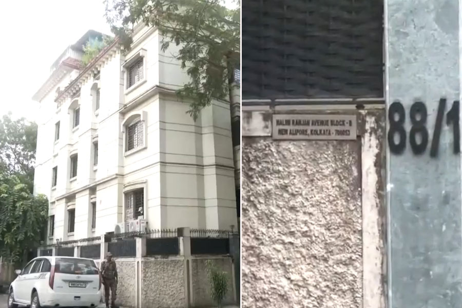 ED Raid Various places in Kolkata regarding corruption in renowned school