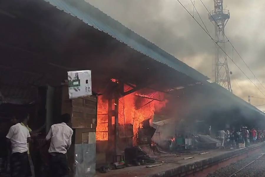 Fire at Ghutiari Sharif station, train services disrupted in Sealdah-Canning division
